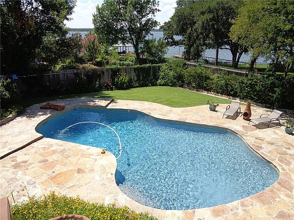 3rd image of 2700 Marquis Cir W