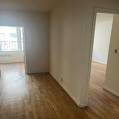 3rd image of 320 W 96th St APT 3A