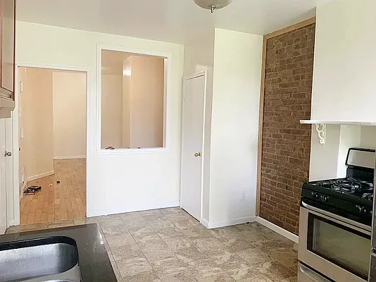 Rented by Bedford Realty USA Corp | media 3