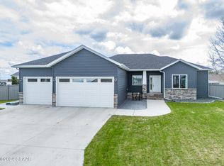 605 McDonald Dr, Hillsboro, ND 58045