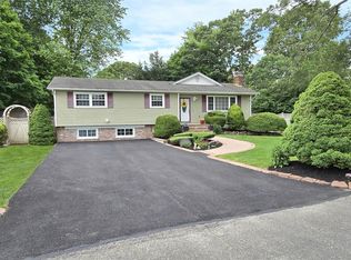 100 Brunswick Rd, Ronkonkoma, NY 11779