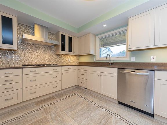 5th image of 27900 Fairmount Blvd
