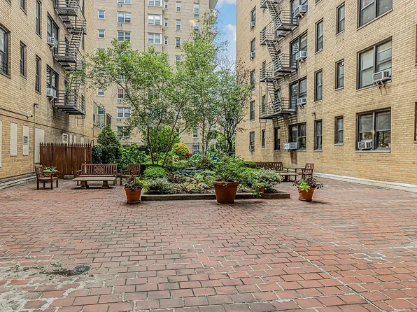 60 East 9th Street image 22 of 27