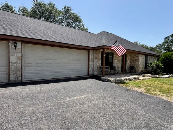 320 Twin Canyon Dr, Boerne, TX 78006