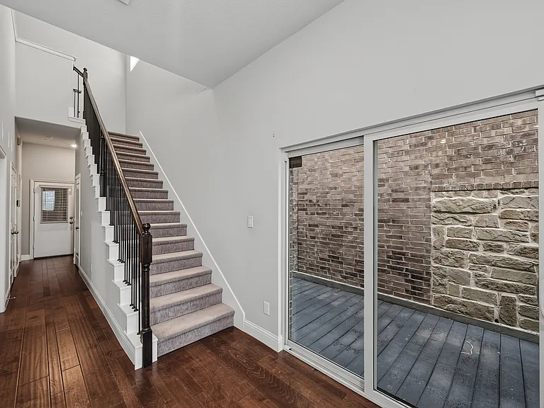 7513 Sunset Blvd — Photo 24
