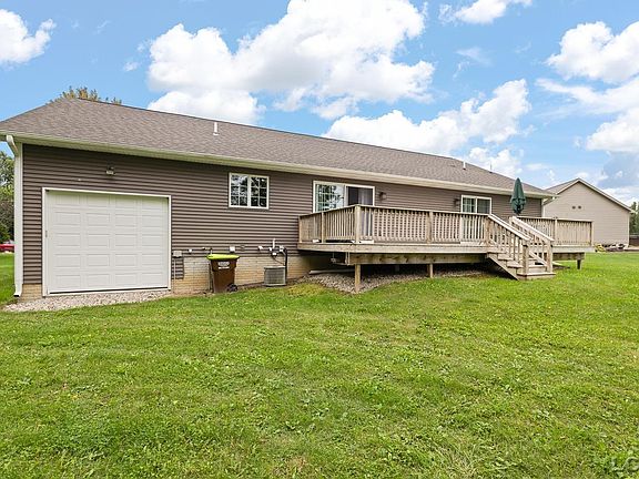5th image of 611 Red Maple Dr