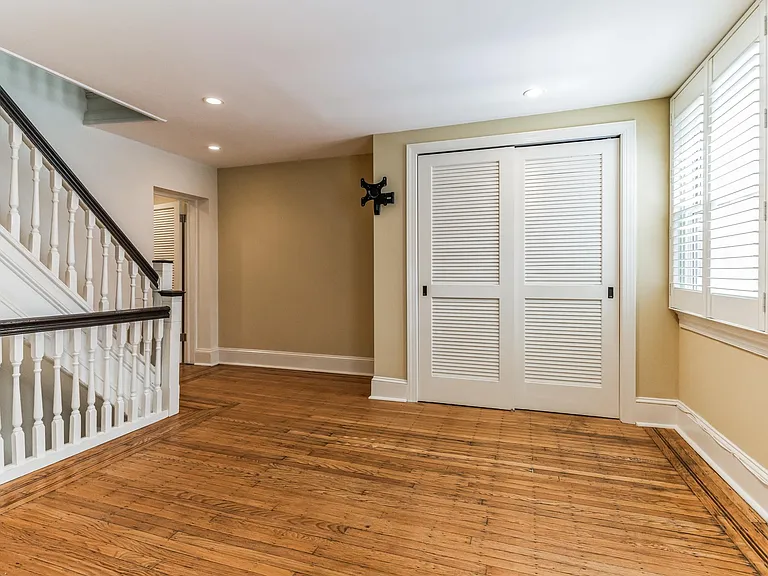 1715 Moravian St — Photo 11