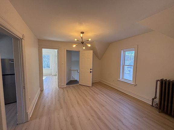3rd image of 969 Edmund Ave W #2