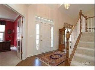 28525 Oakhaven Ct, Lake Bluff, IL 60044