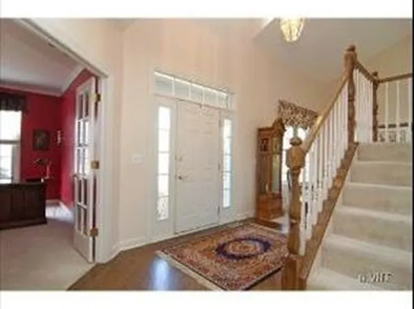 28525 Oakhaven Ct, Lake Bluff, IL 60044