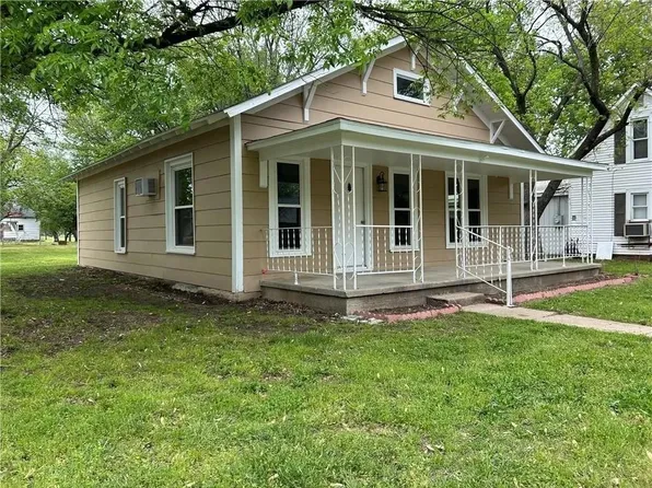 301 E 6th Ave, Caney, KS 67333