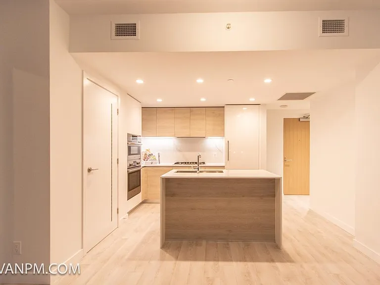 2085 Skyline Ct #405 — Photo 7