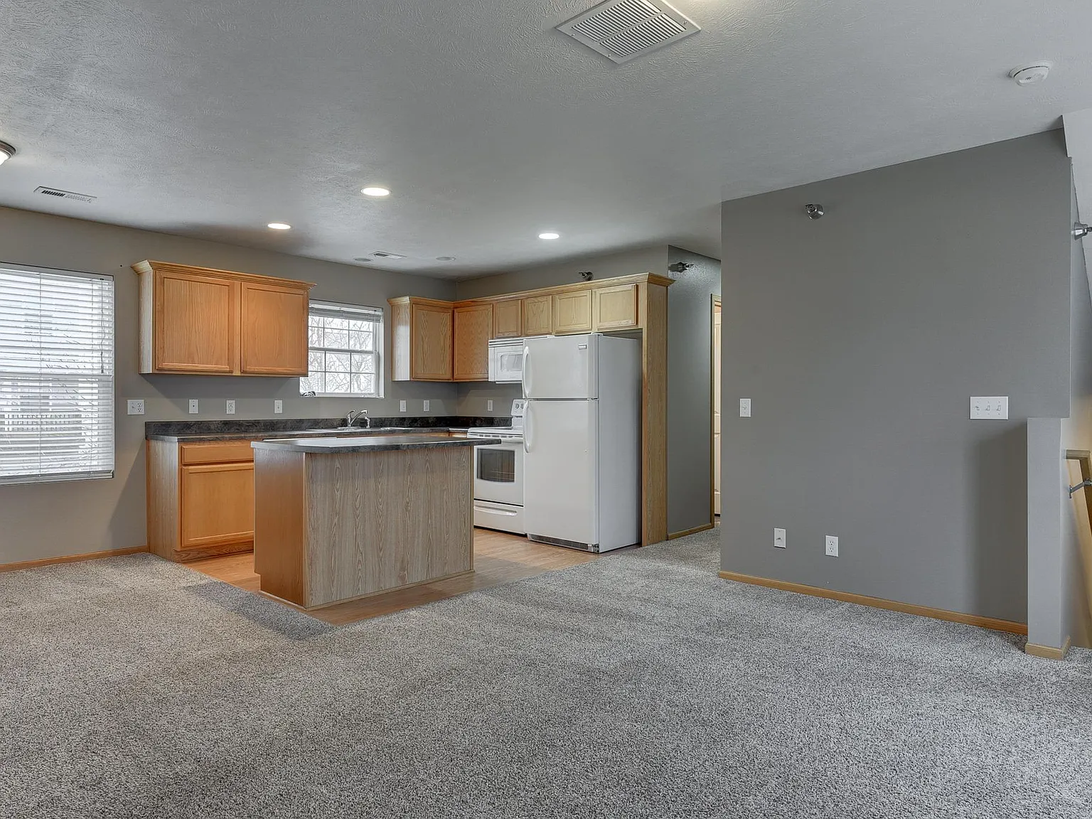 2 bed, 1056 sqft, $1,750 — Photo 3