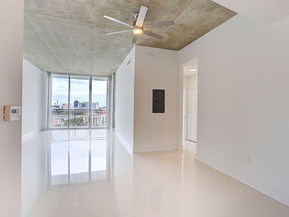 5th image of 300 S Australian Ave Unit 1004