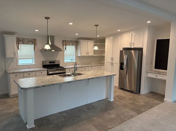 5 Hidden Valley Dr, Middletown, NY 10941