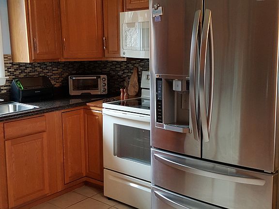 1/2 Kitchen
