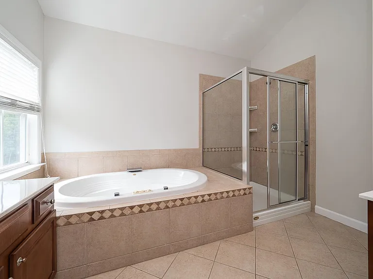 3040 Treadwell St — Photo 34