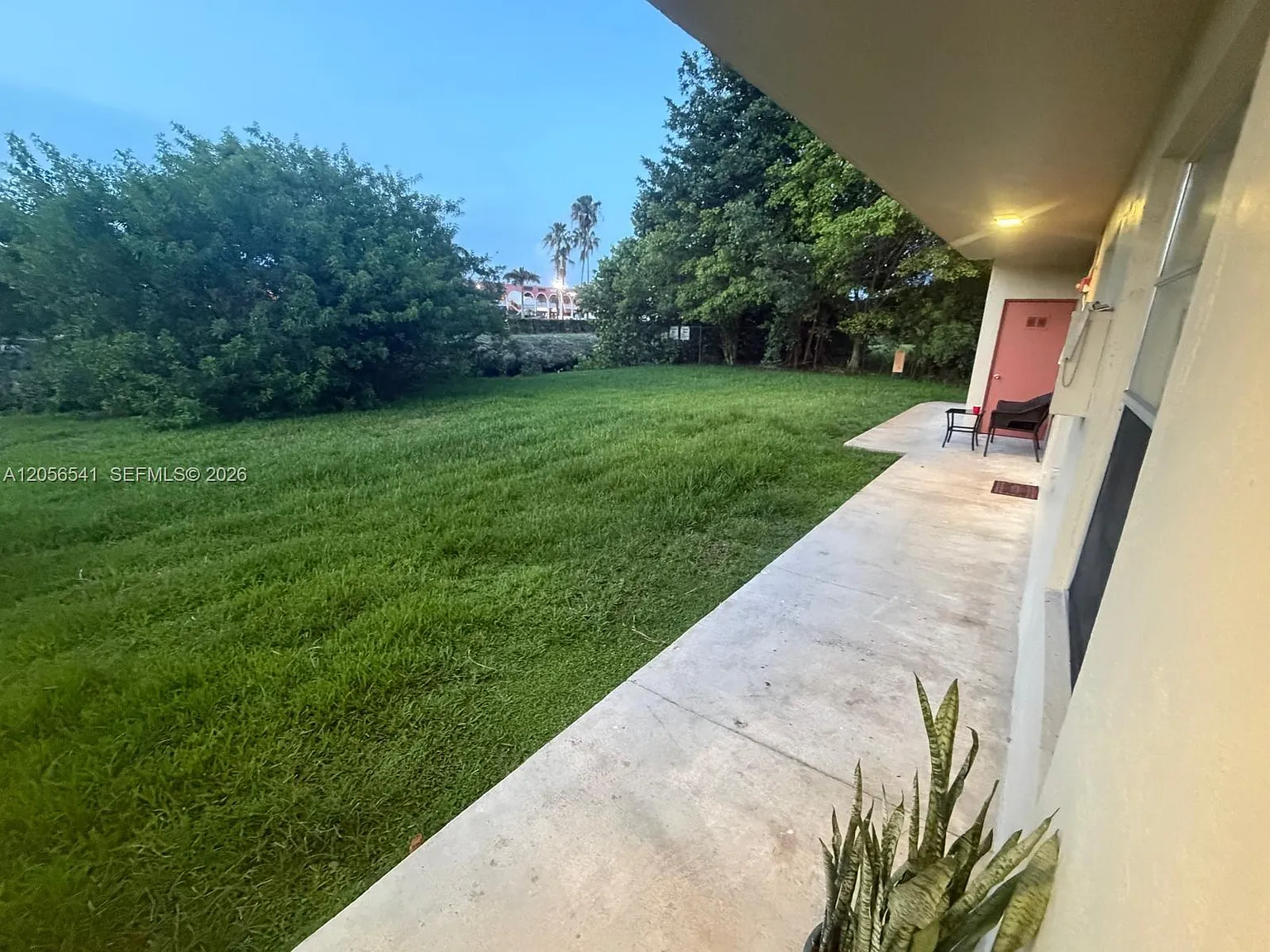 Royale Green Condo 5 — Photo 2