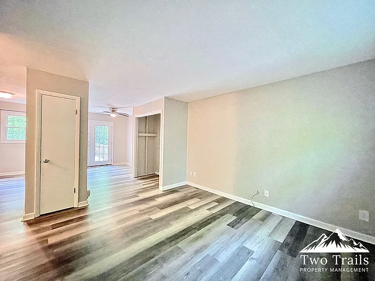 555 Finley Cove Rd — Photo 4