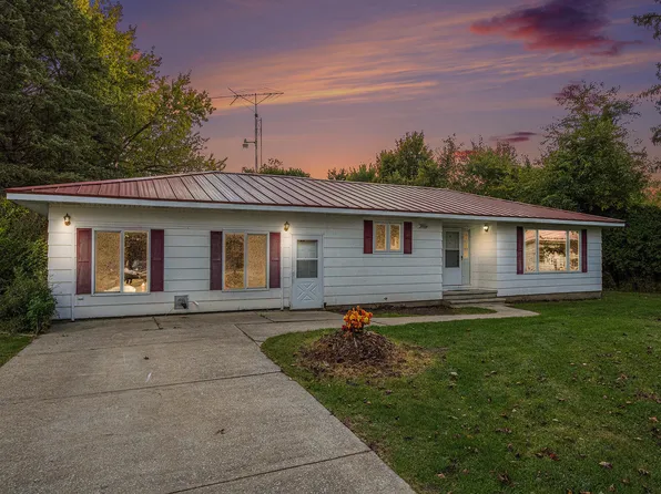 1610 Galien Buchanan Rd, Galien, MI 49113