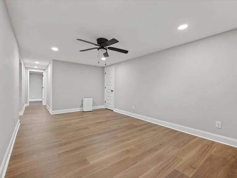 221 Clearview Dr — Photo 31