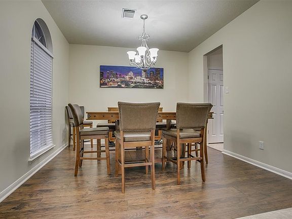 3rd image of 1805 Oak Lodge Dr