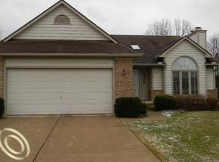 509 Hampton Ct, Wixom, MI 48393