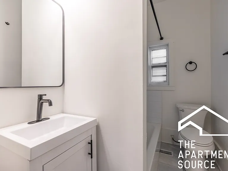 2301 N Leavitt St #1 — Photo 13
