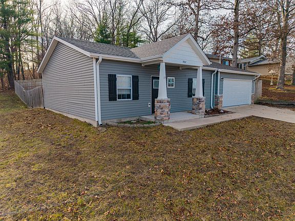 2nd image of 1907 Lakeview Drive