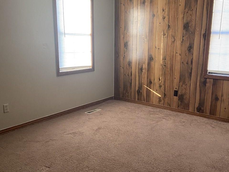 1st image of 100 Eastlawn Dr #5