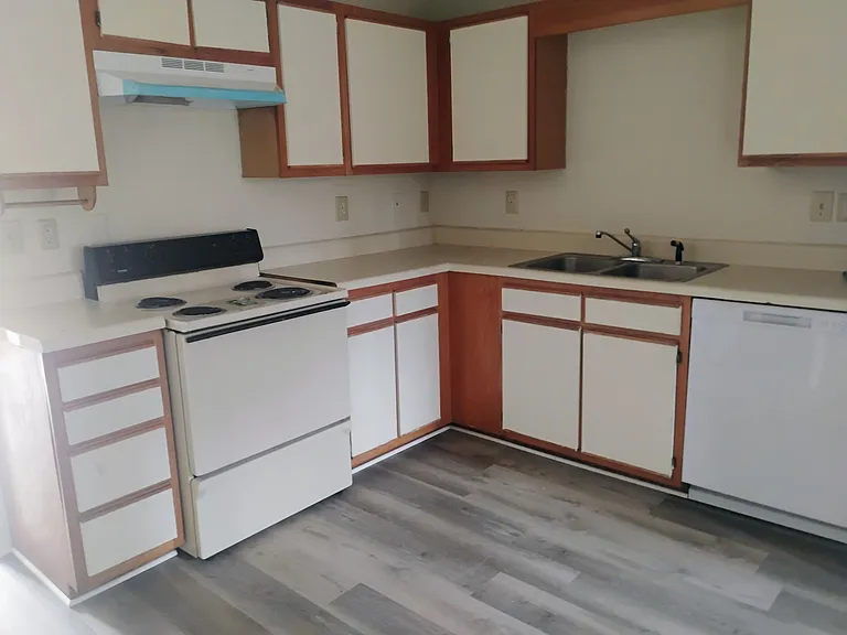 1258 Winslow Ave #B — Photo 4