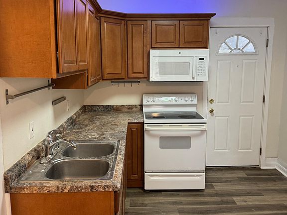3rd image of 146 E Voorhis Ave APT 8
