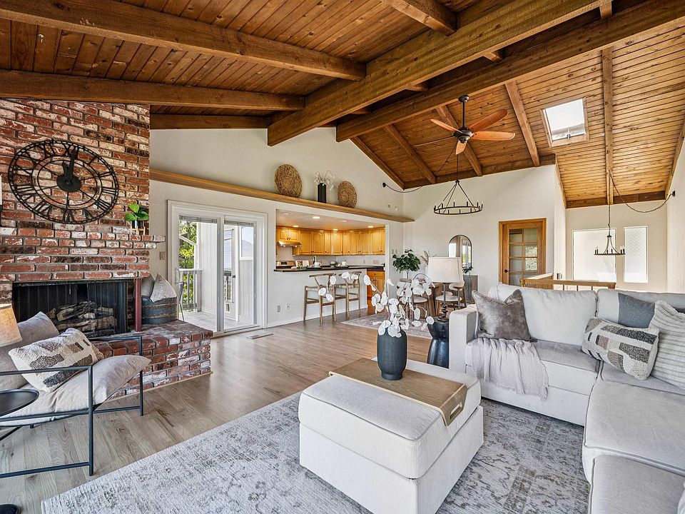 1st image of 471 Ridgeview Dr