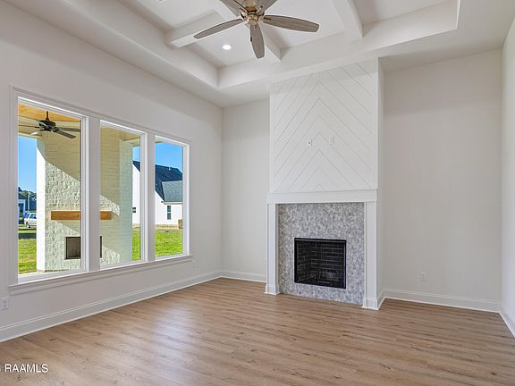 4th image of 404 White Sky Dr