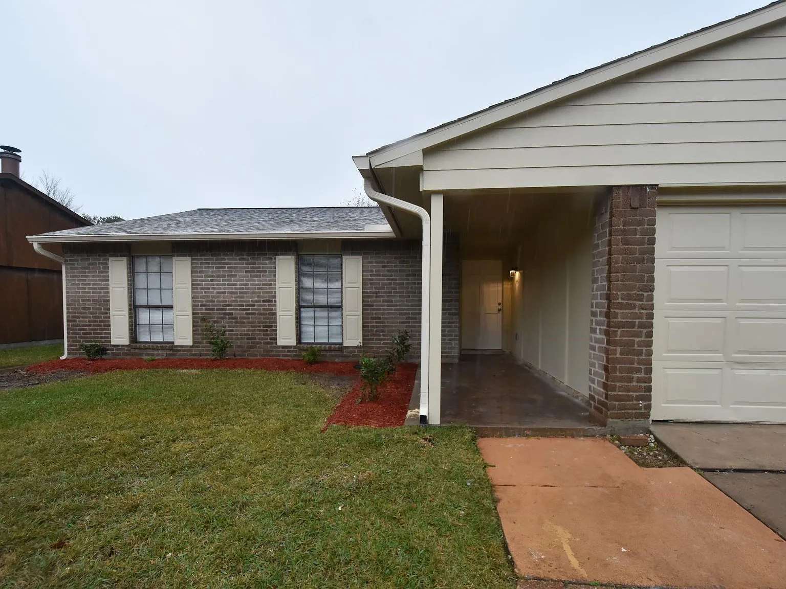3 bed, 2.0 bath, 1365 sqft, $1,550 — Photo 1
