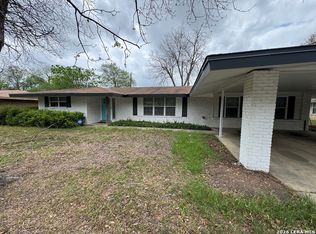 326 Cloudmont Dr, Windcrest, TX 78239