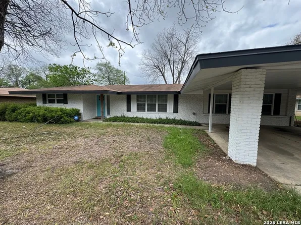 326 Cloudmont Dr, Windcrest, TX 78239