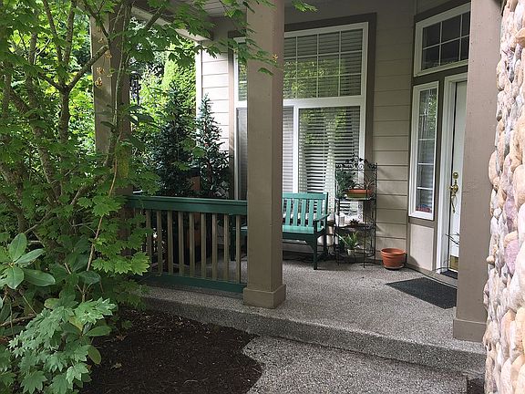 Front porch/entryway 