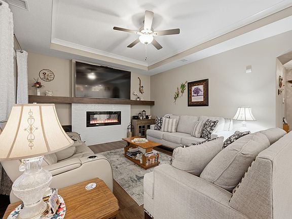 3rd image of 6546 W Collina St
