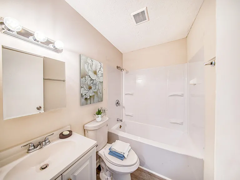 Waynetown Apartments — Photo 17