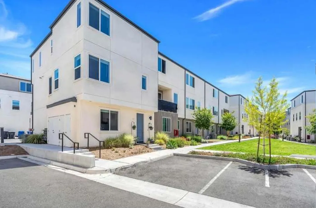 1 bed, $1,600 — Photo 1