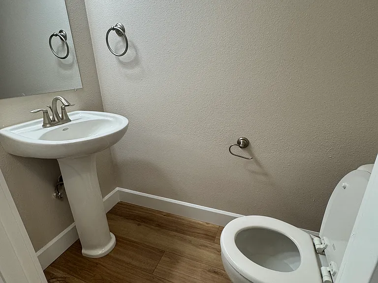 211 Silver St #D — Photo 11