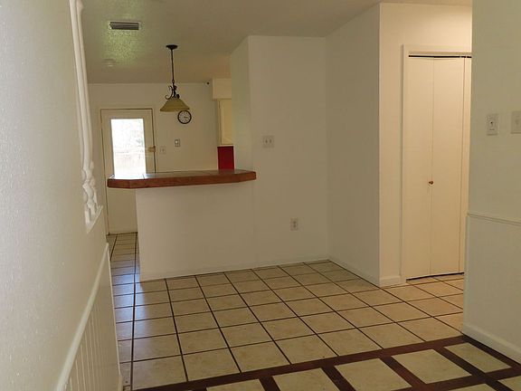 5th image of 414 N Rainbow Dr