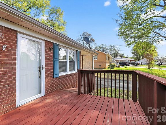 3rd image of 107 Gaddis Dr