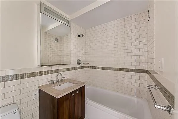 Sold by Exclusive Properties Sotheby's International Realty | media 19