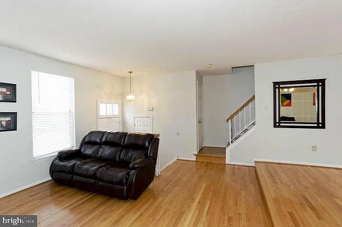 7818 Cloister Pl — Photo 2