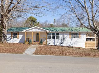 120 Dennis Rd, Trenton, GA 30752