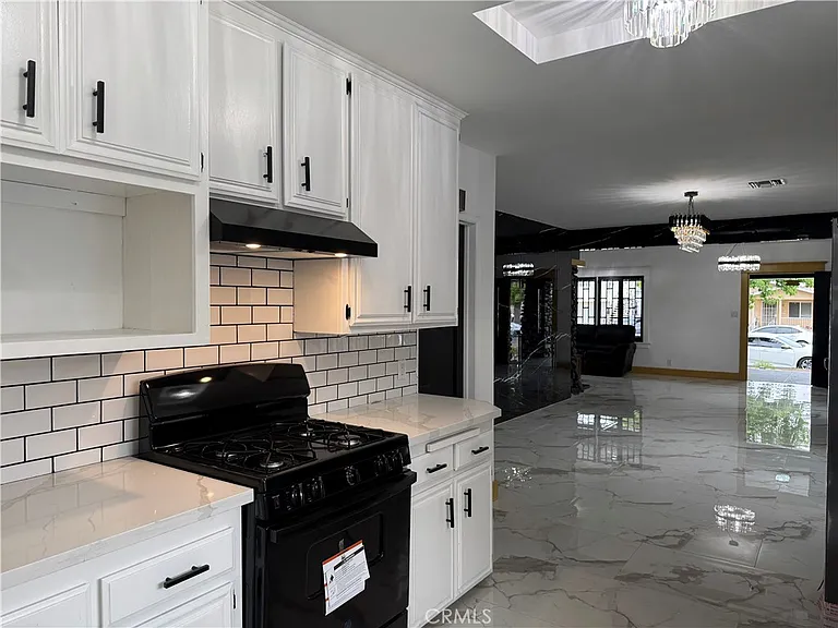 310 Alexander St — Photo 23