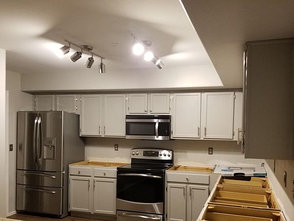 stainless apliances