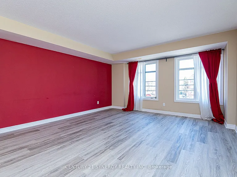 2228 Tenth Line Rd — Photo 4